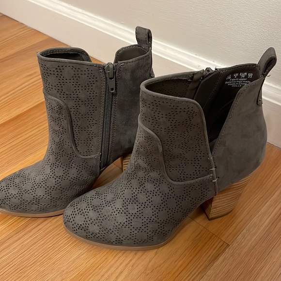 Carlos By Carlos Santana Booties - Picture 1 of 12
